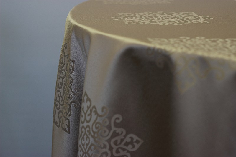 Champagne Medallion Tablecloth 90