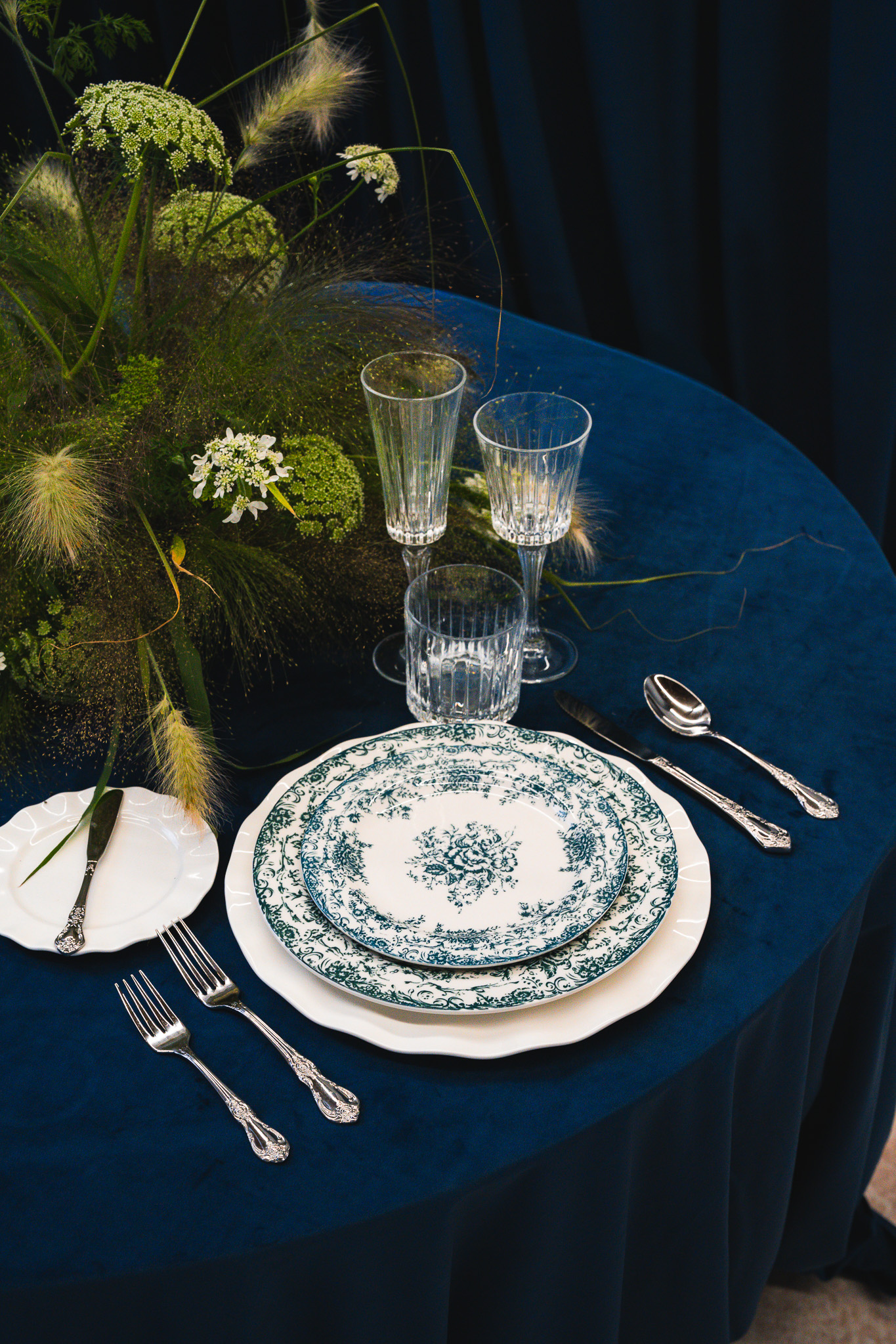Elegant table setting with floral centerpiece
